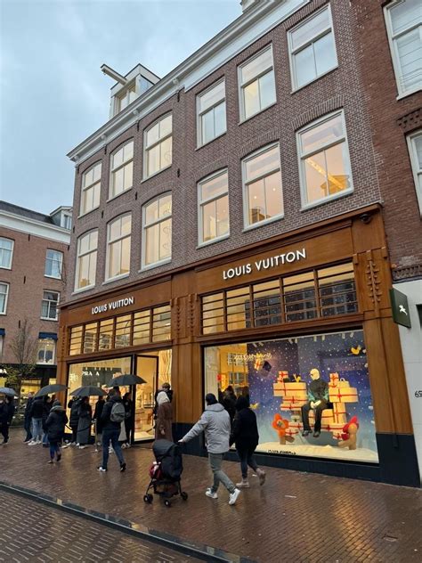 louis vuitton pc hooftstraat zondag|Louis Vuitton in amsterdam.